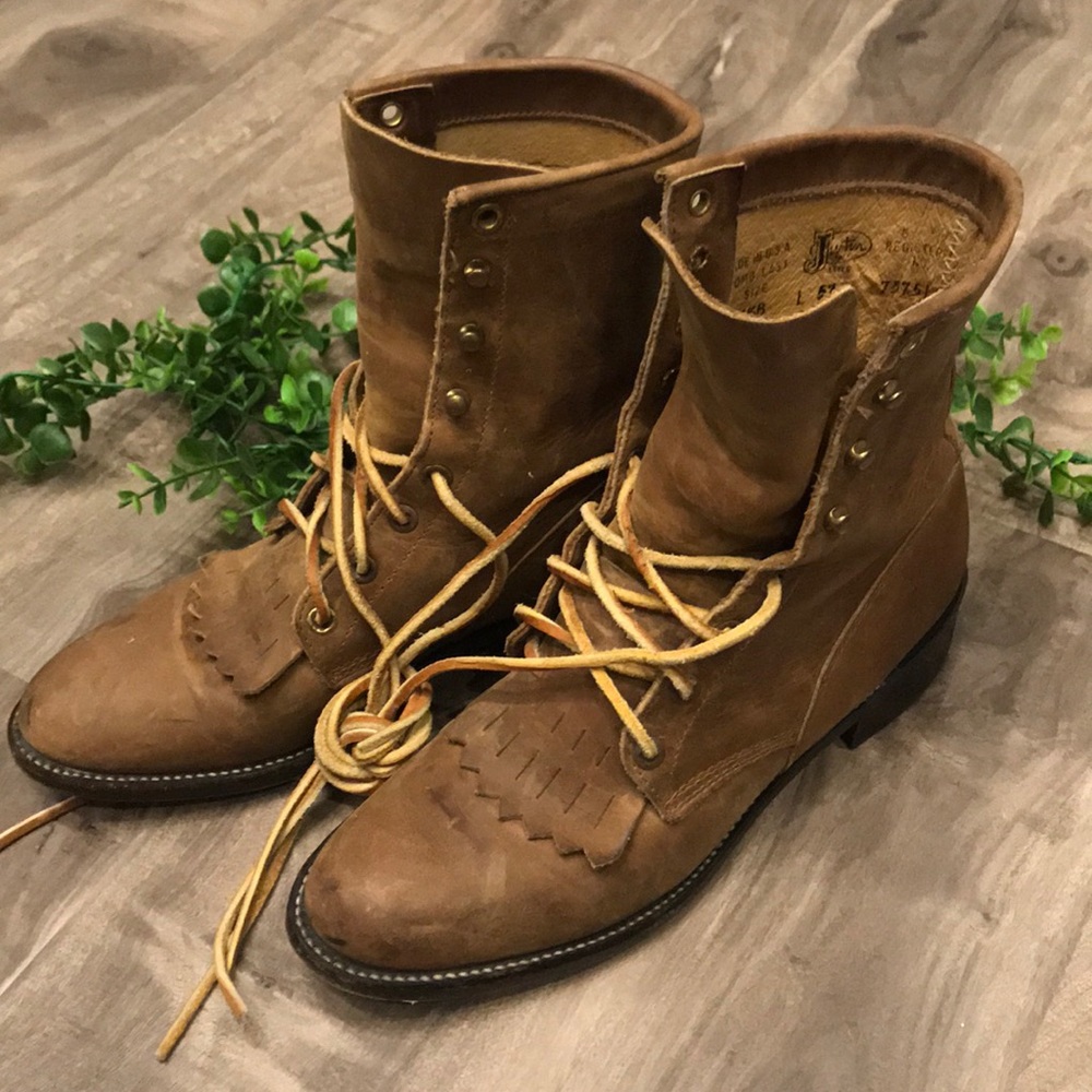 VINTAGE granny fringe combat boots!! (6.5)